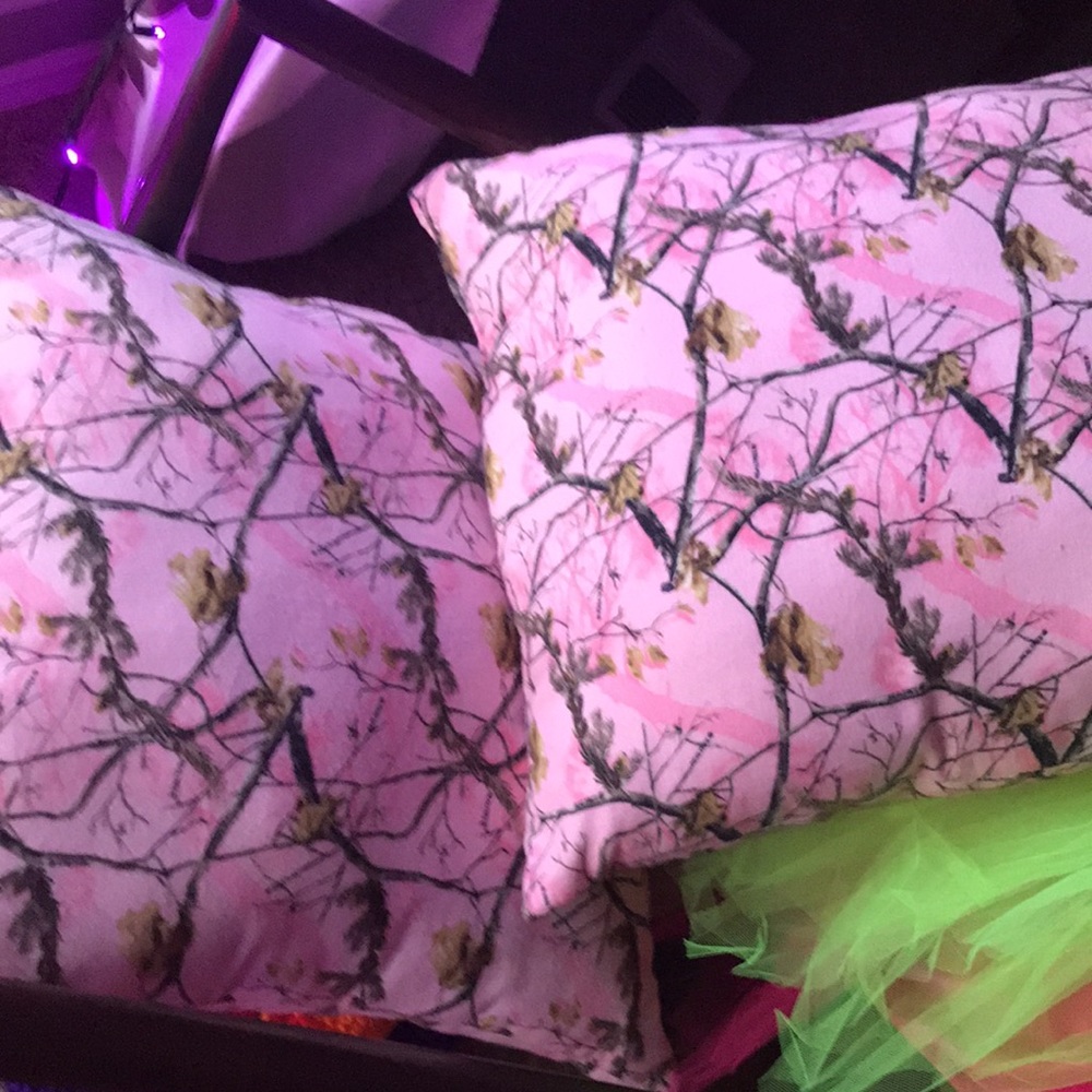 Two Realtree Plush Pillows - Picture 4 of 4